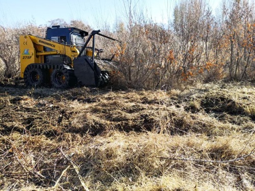 Изображение погрузчик с бортовым поворотом 275f товар в наличии